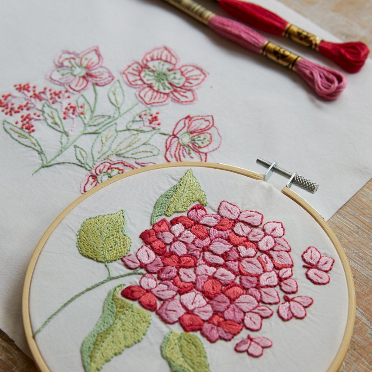 dmc-mindful-making-kit-brodera-en-vacker-blomma-panduro