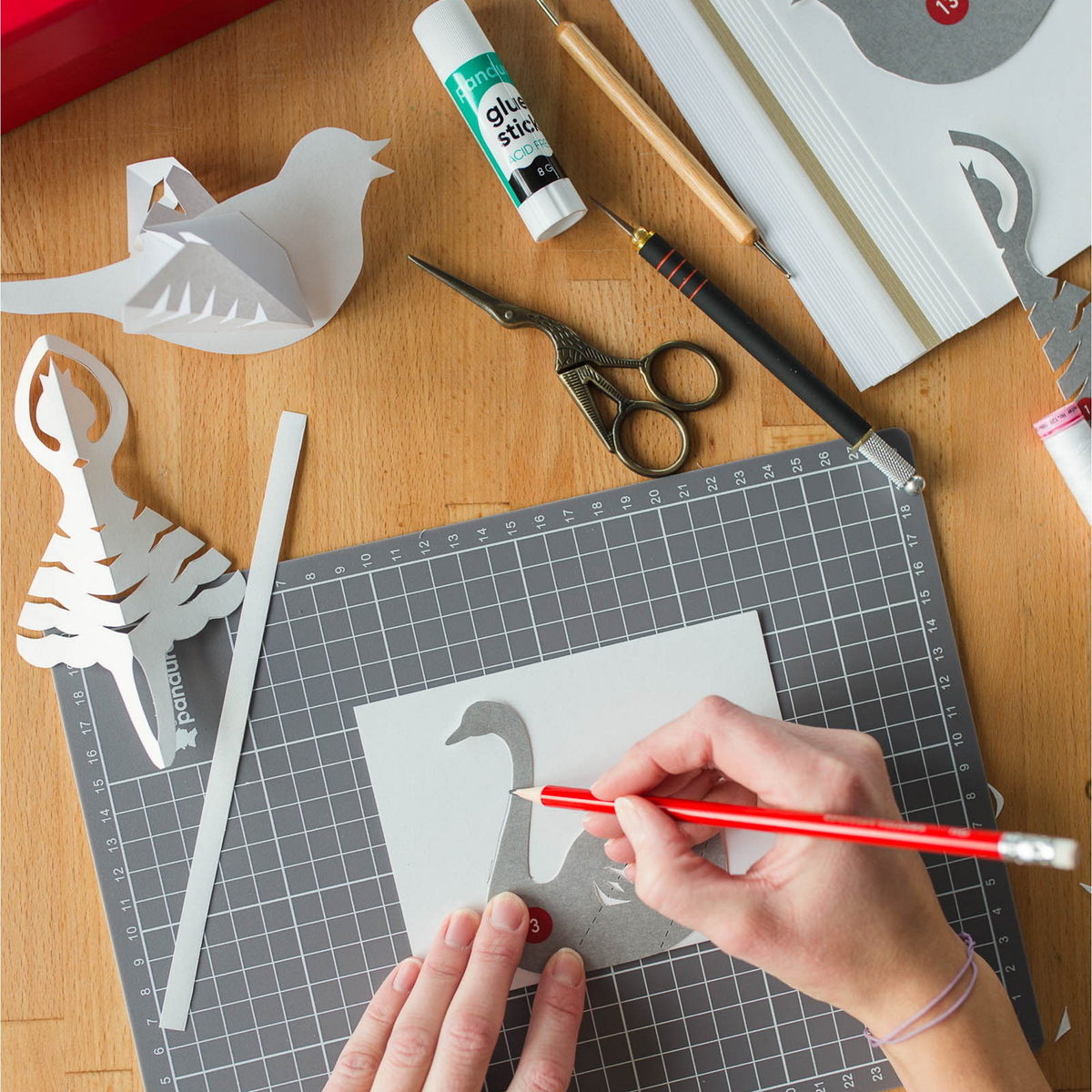 HC Andersen Christmas paper cutting kit klip og fold flotte