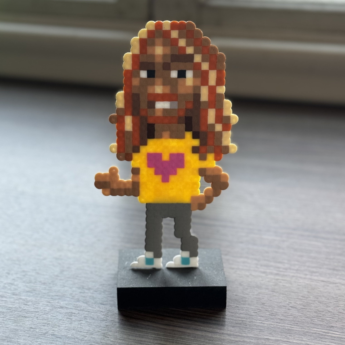 Lav figurstatuetter med perler