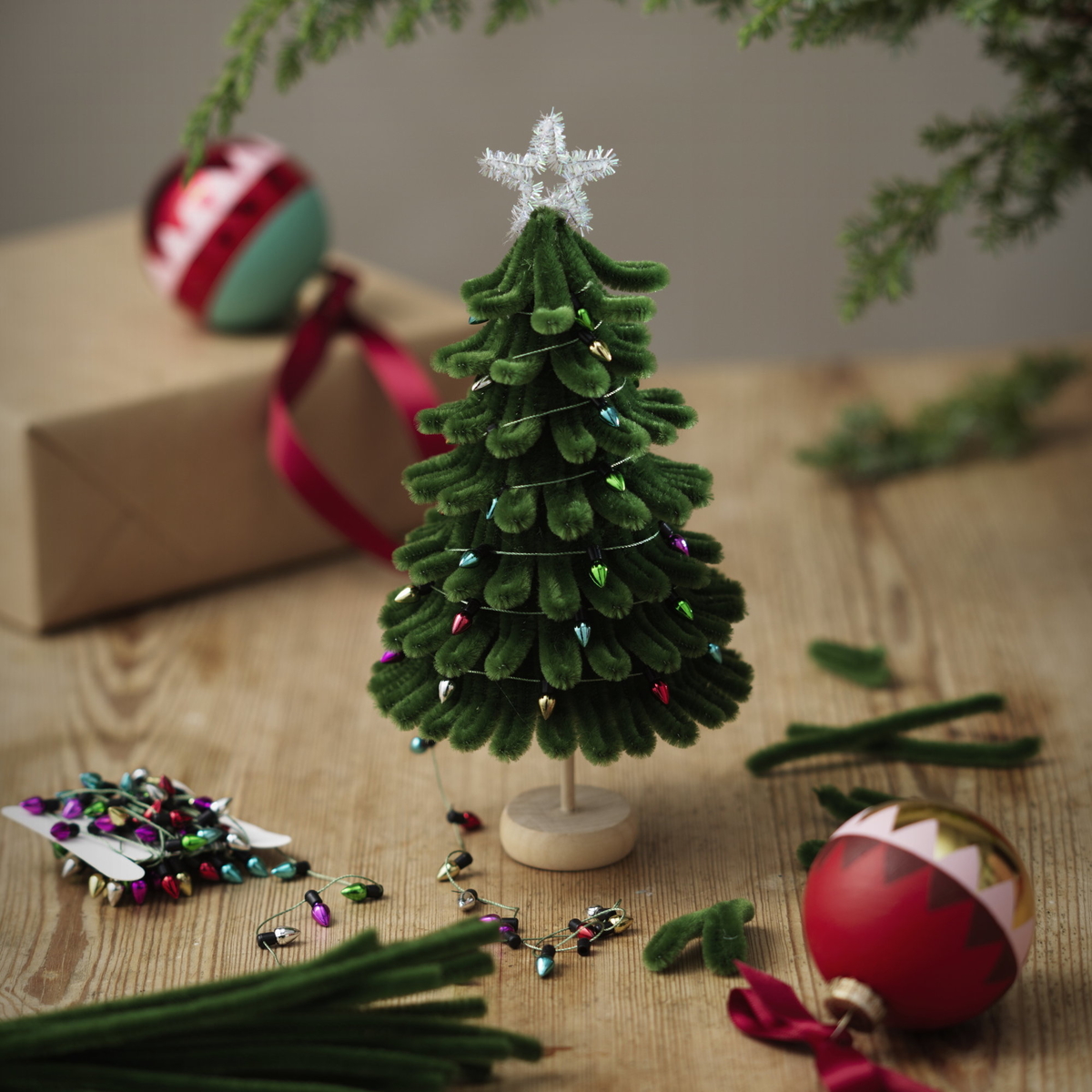 Gör en julgran av piprensare