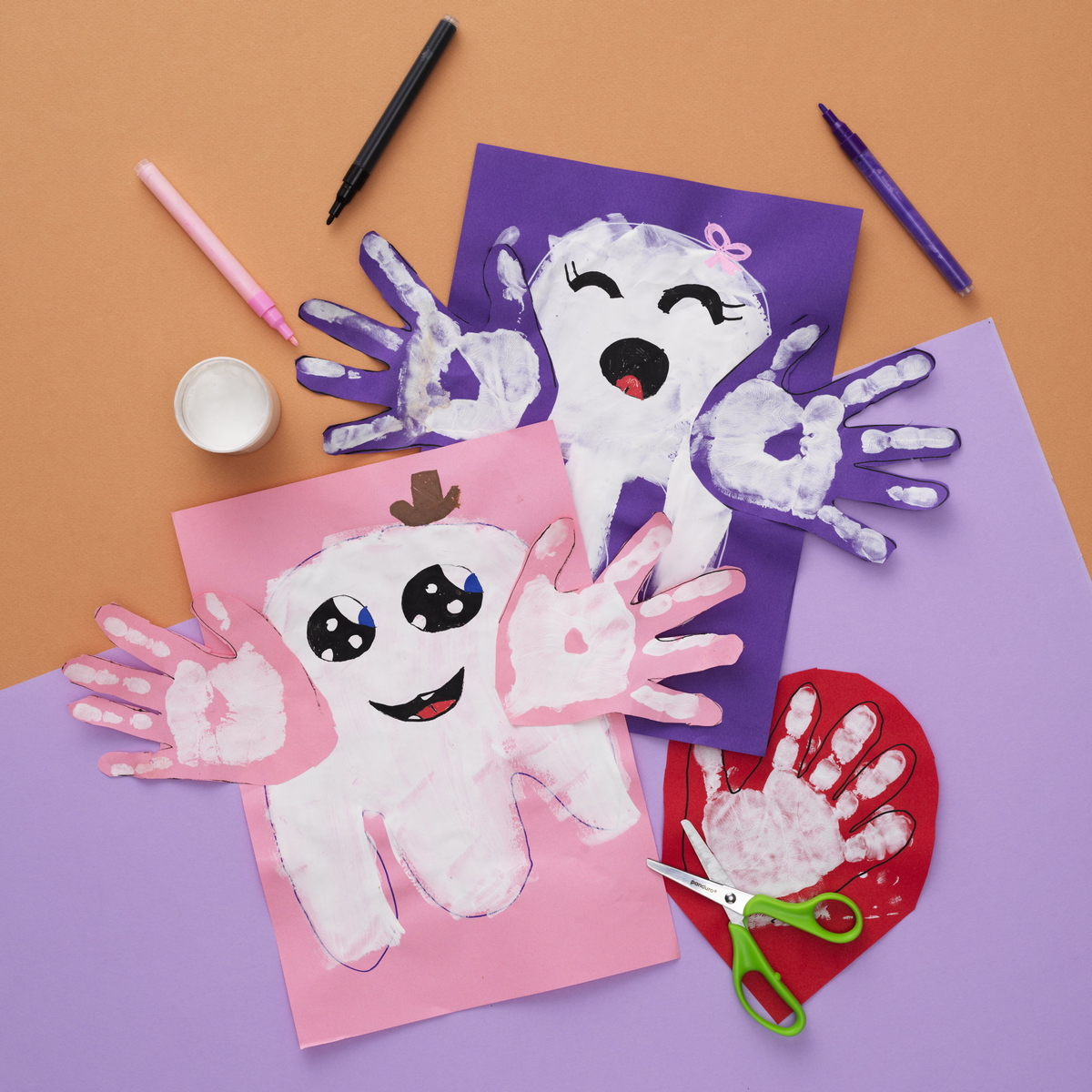 Mal spøgelser med fingermaling