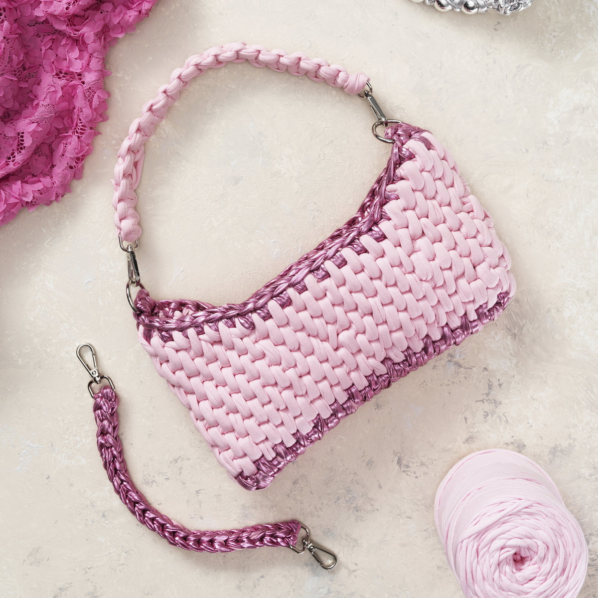 Virka en väska med rottingstruktur