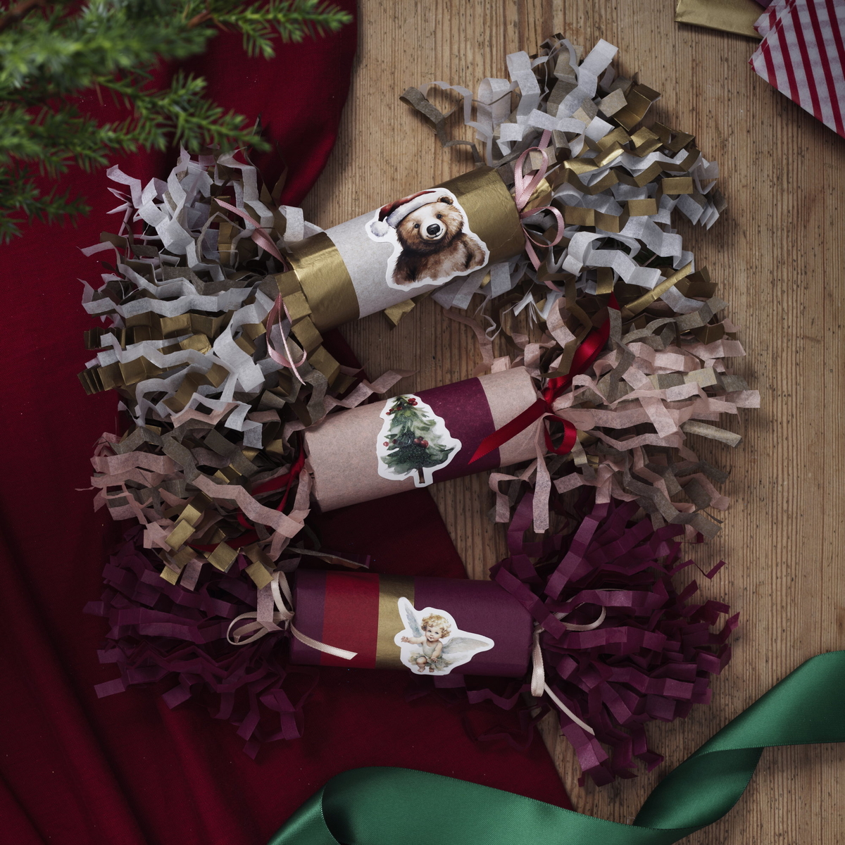 Gör en smällkaramell med silkespapper