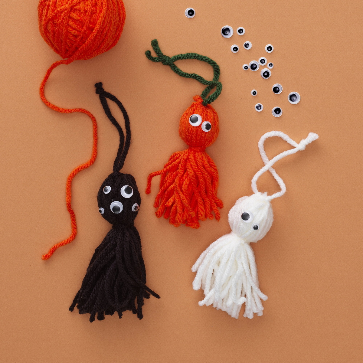 Pyssla halloweenfigurer i garn