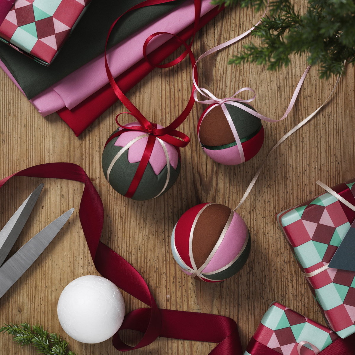 Gör patchwork-julkulor