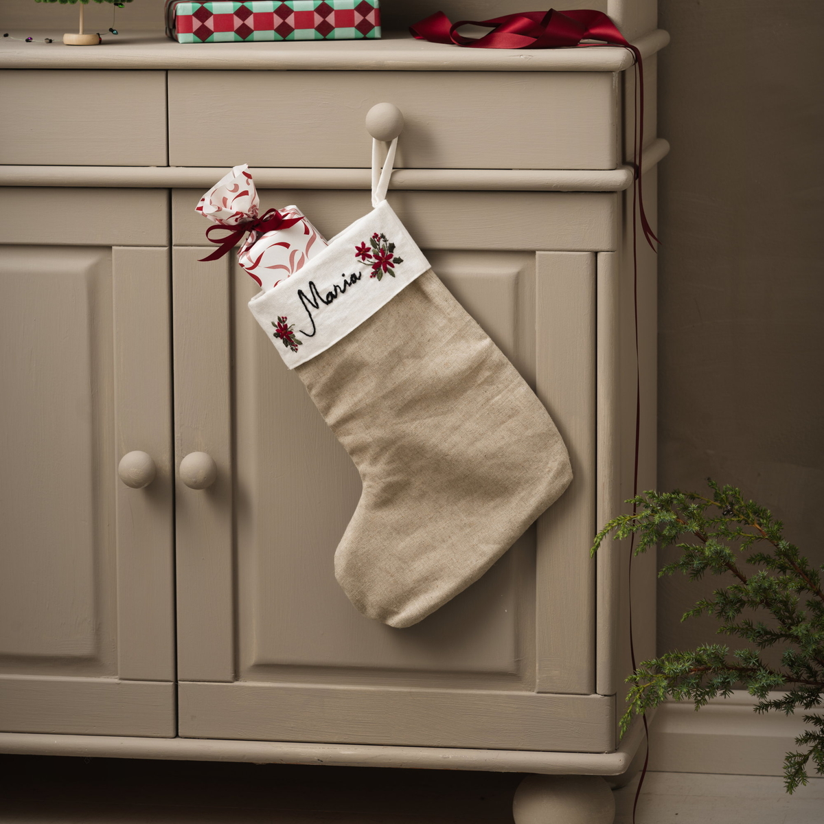 Sy en julstrumpa med broderi