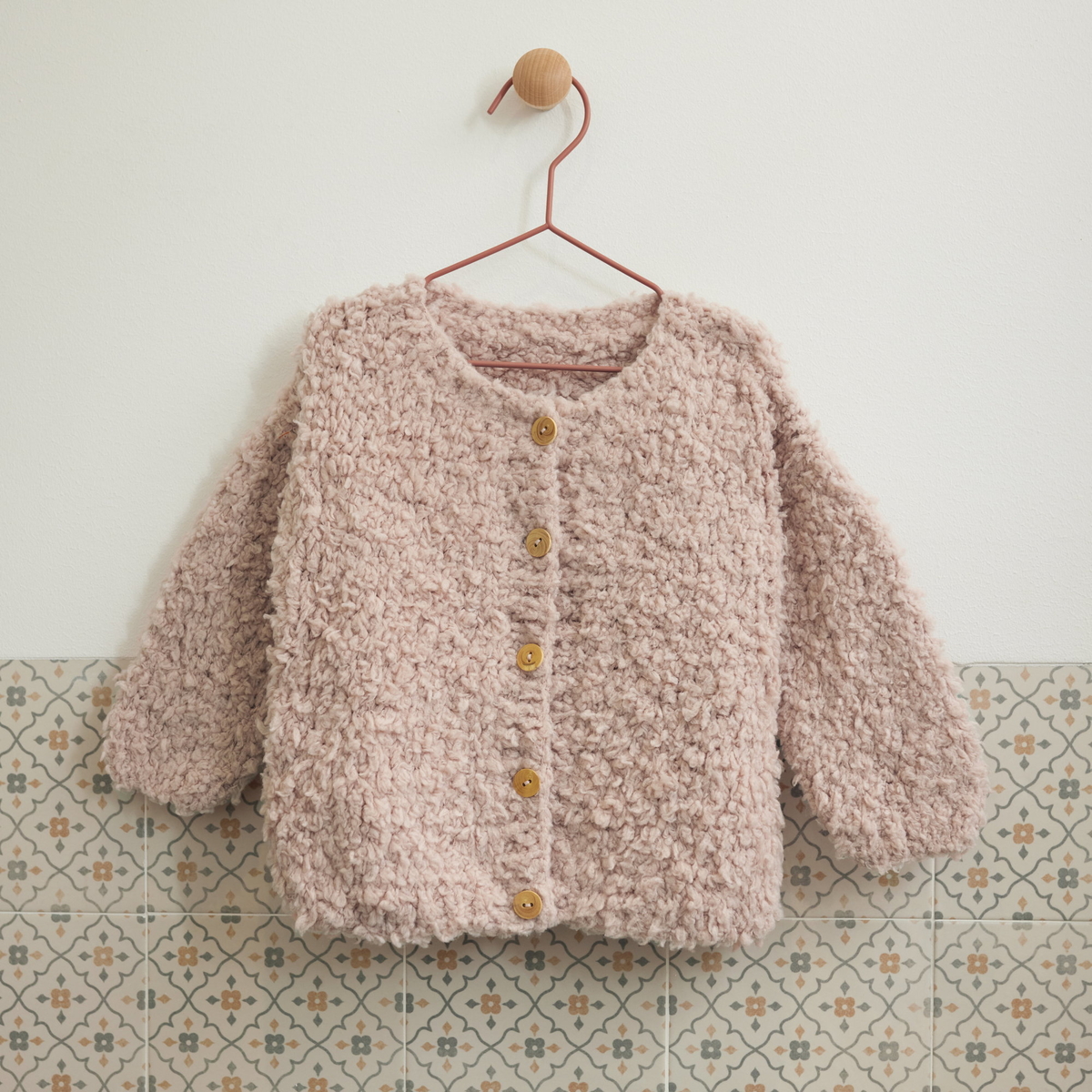 Sticka en gosig babykofta