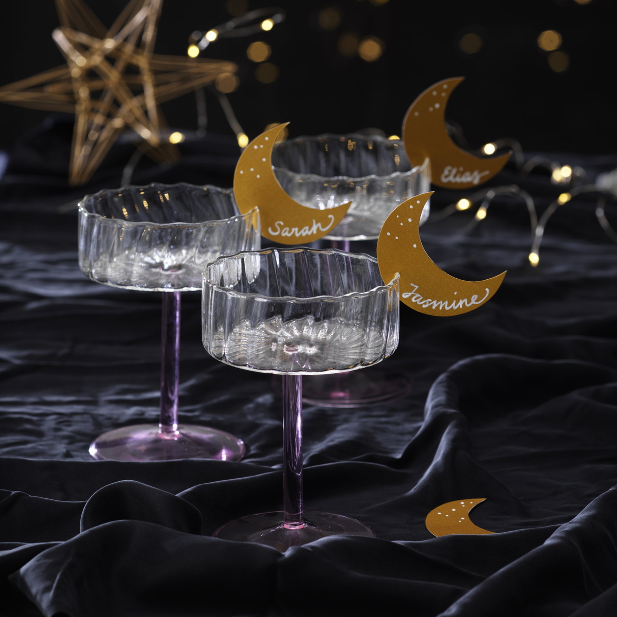 Bordsplacering med guldmånar