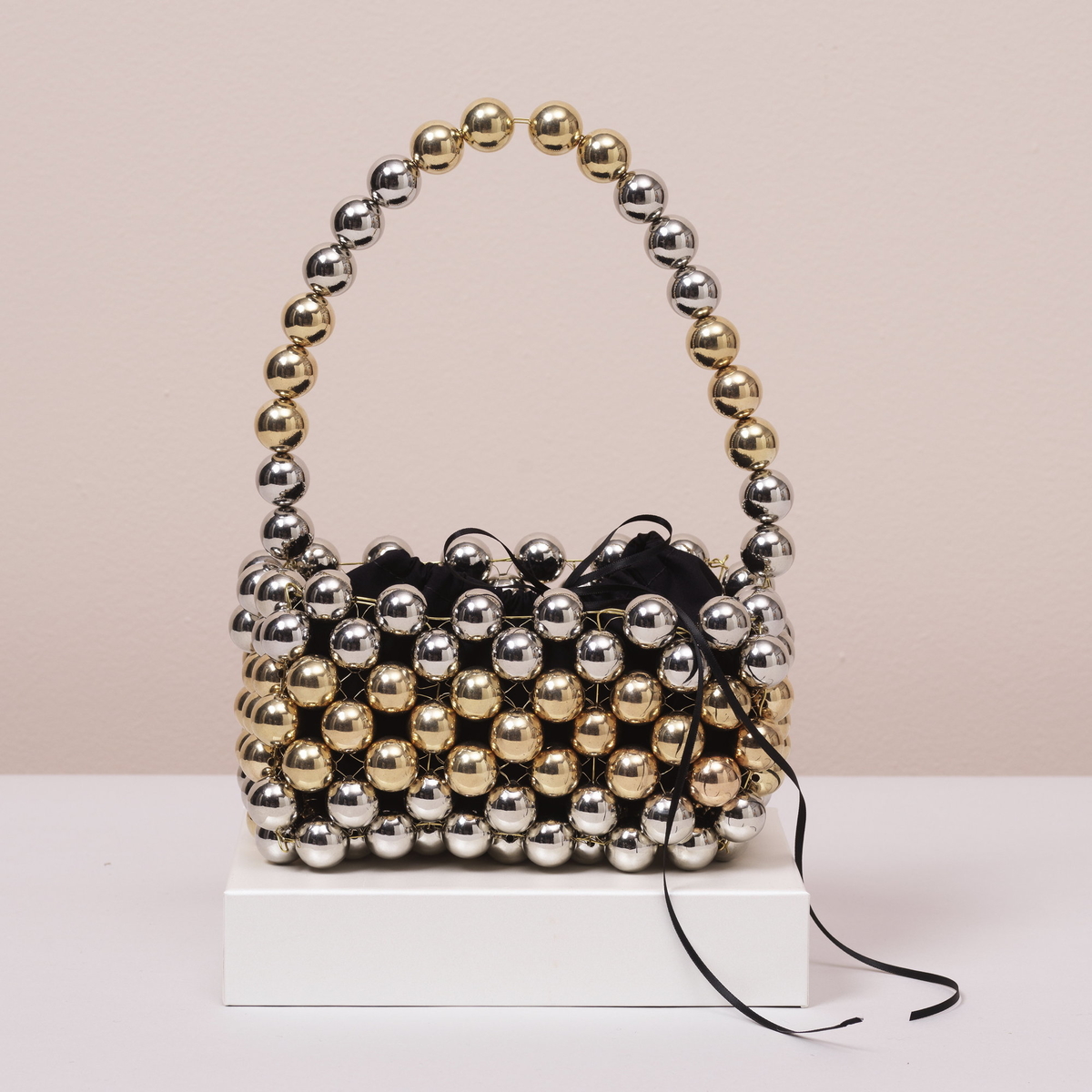 Gör en cool pärlväska