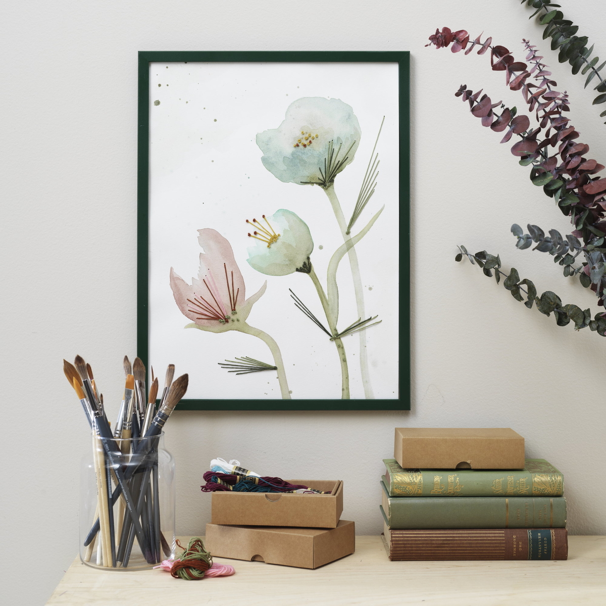 Kombinera måleri med broderi