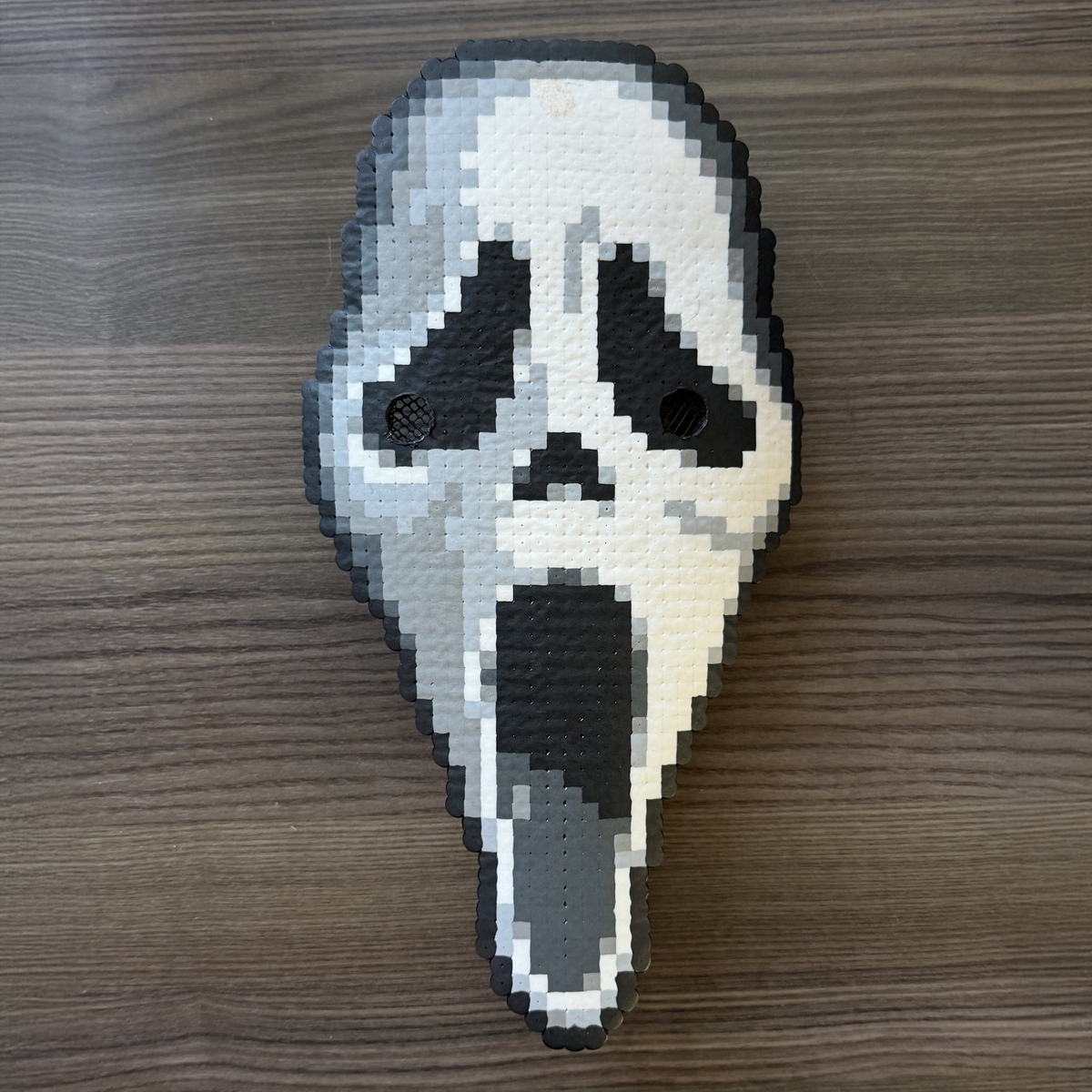 Ghostface-naamari helmistä