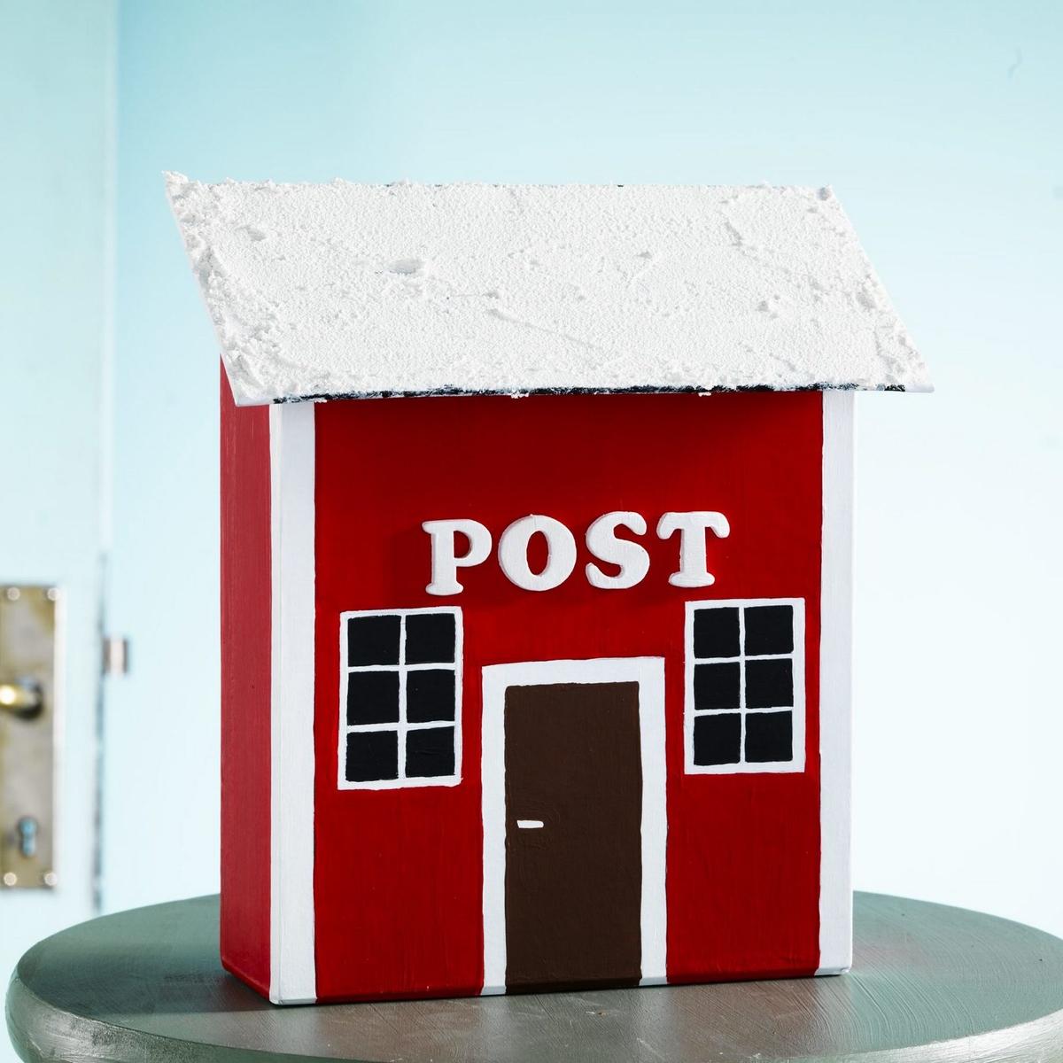 Paint an indoor letter box