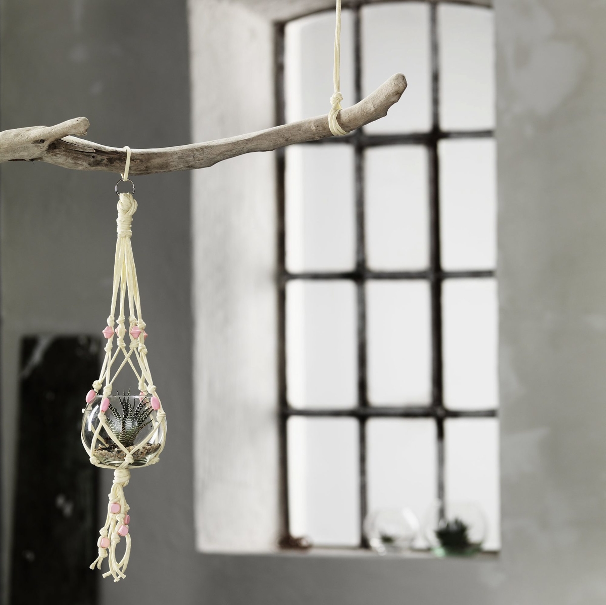 Yarn hanging pot holder
