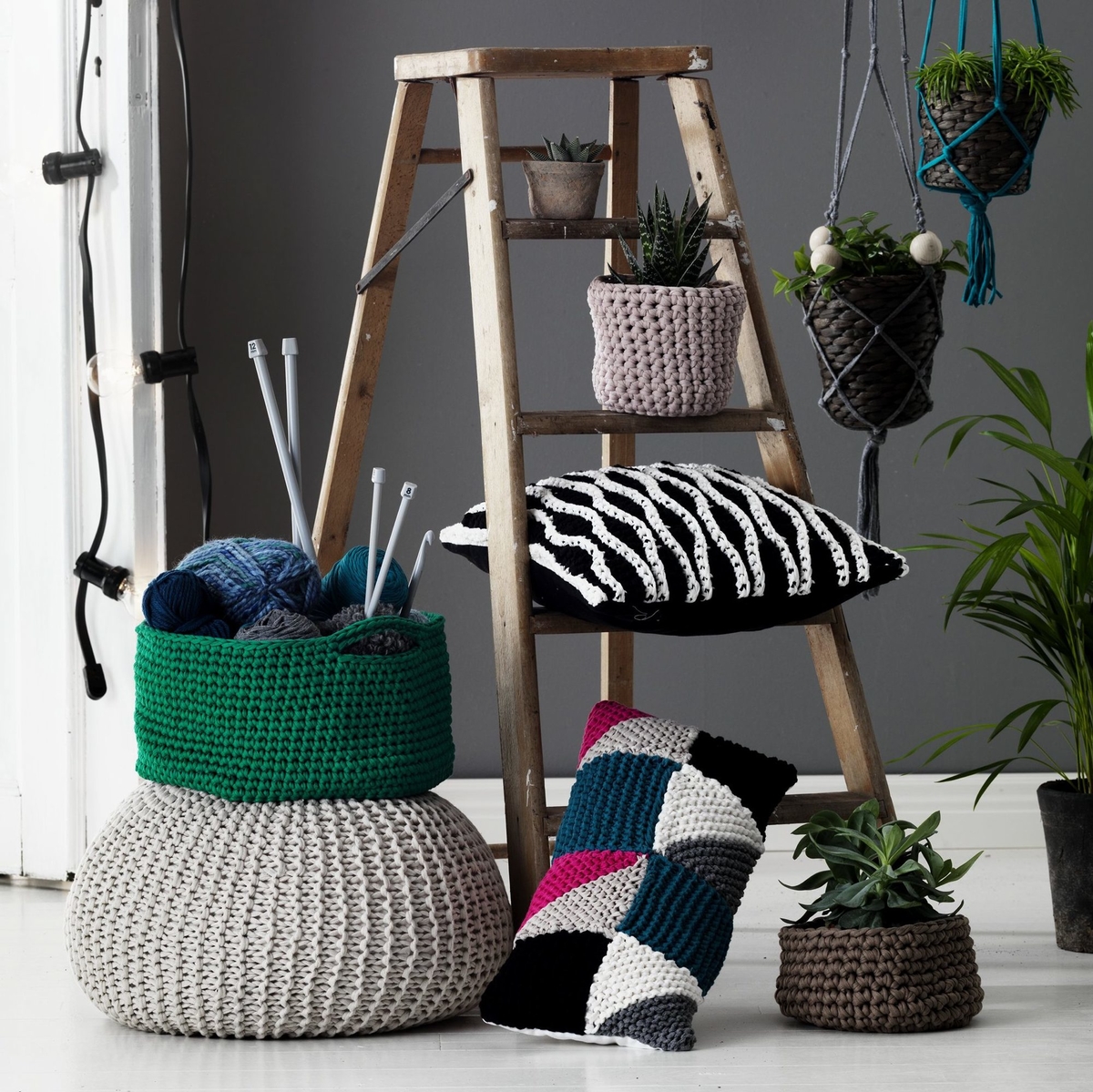 Trendy decor with tricot yarn