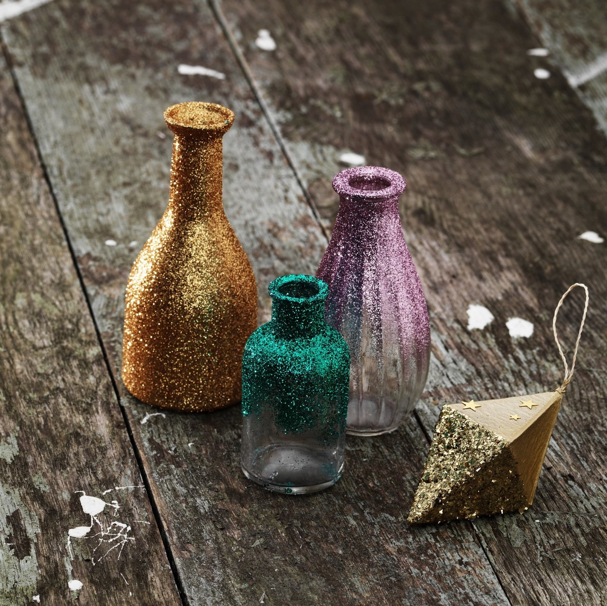 Glittriga glasflaskor