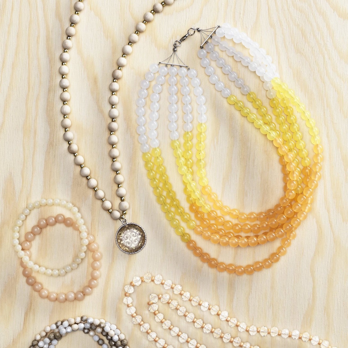 Smykker af perler med en enkel teknik