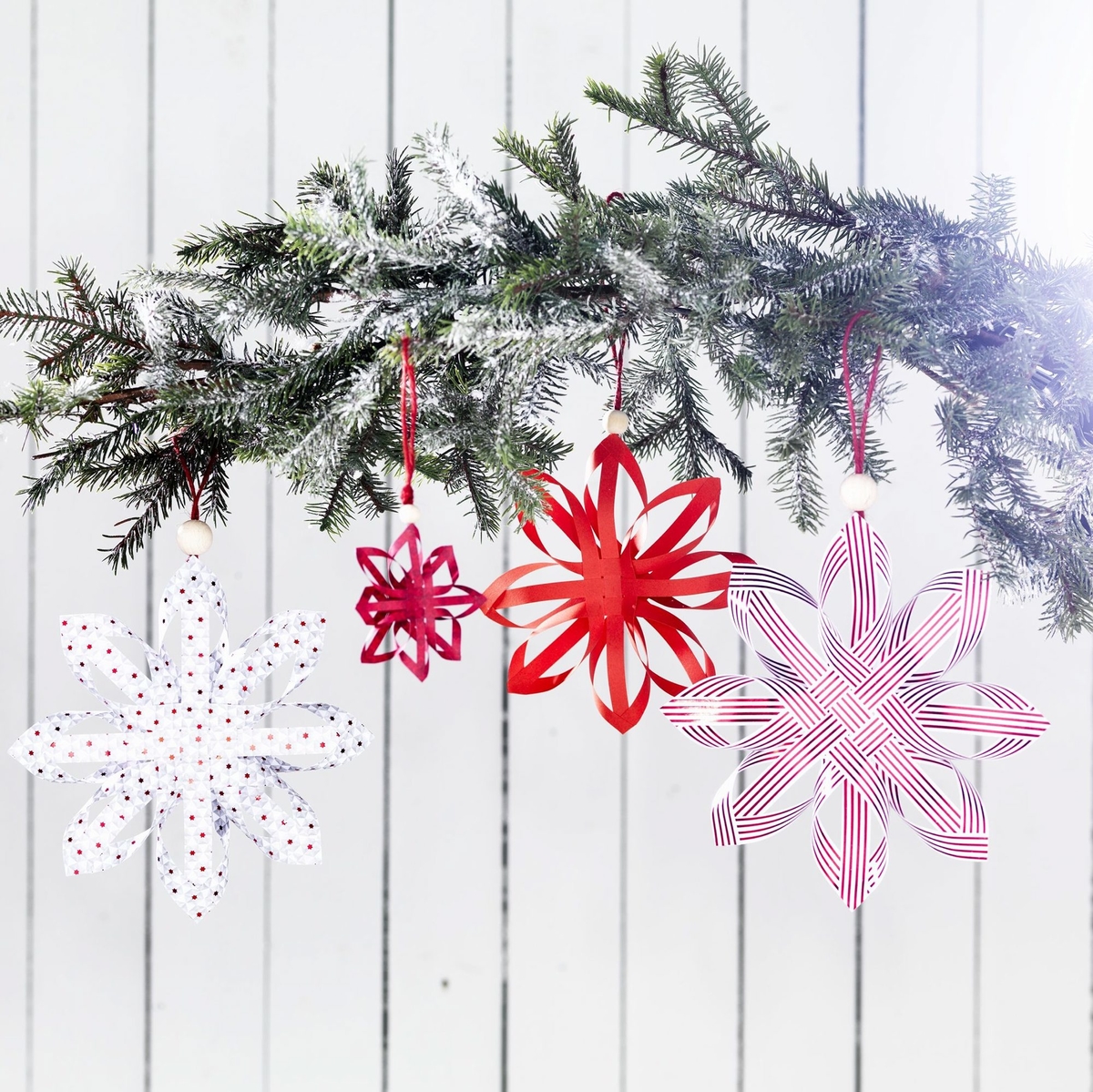 Christmas stars from paper strips