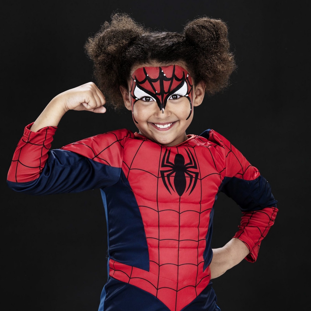 Spidergirl på maskeradefest