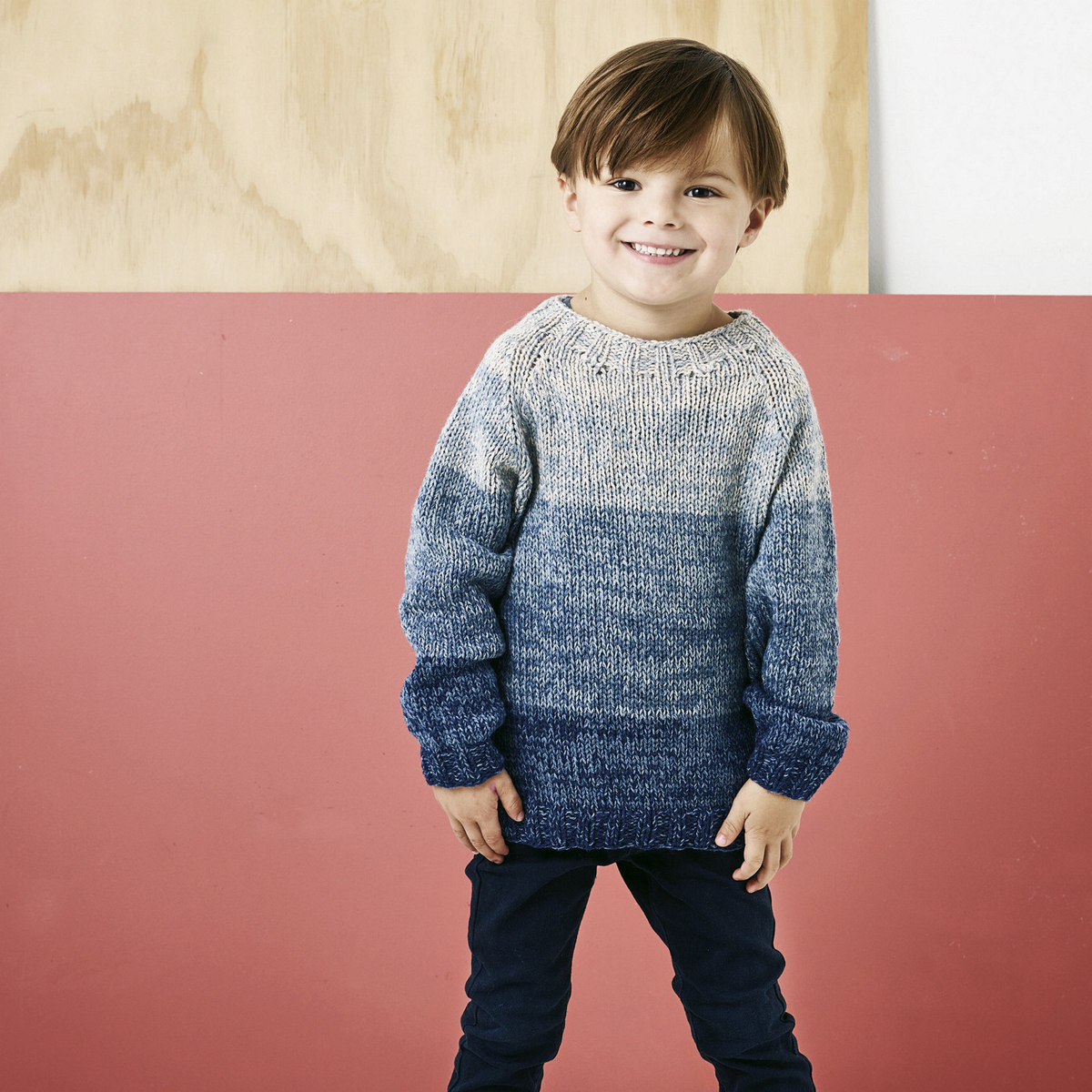 Knit a child's raglan jumper