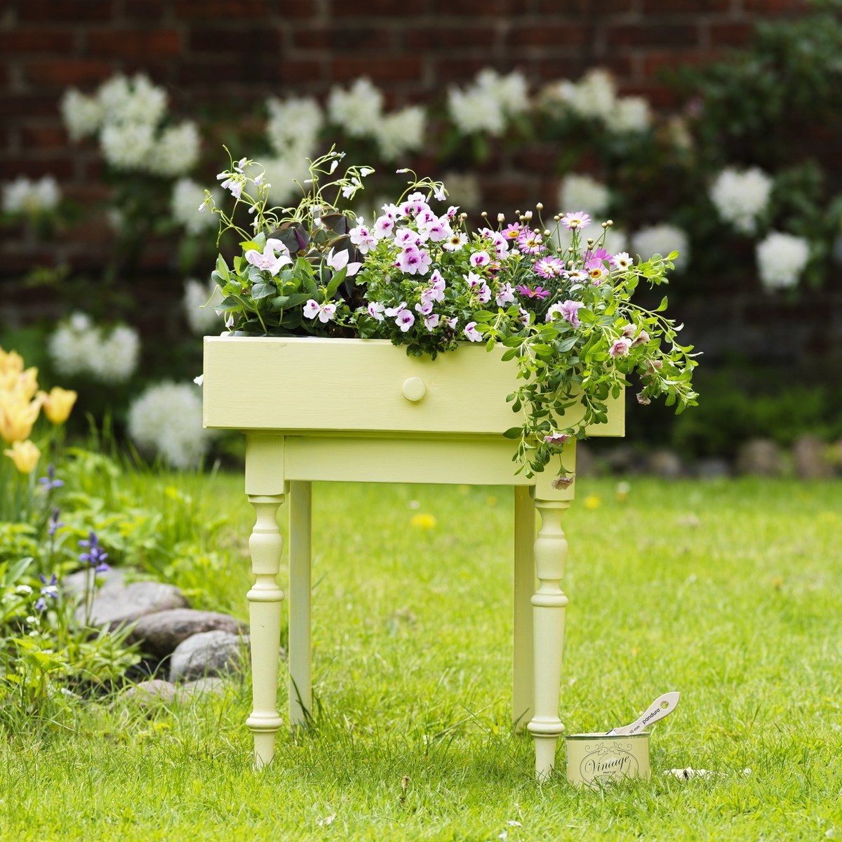 Make an upcycled planter out of a drawer
