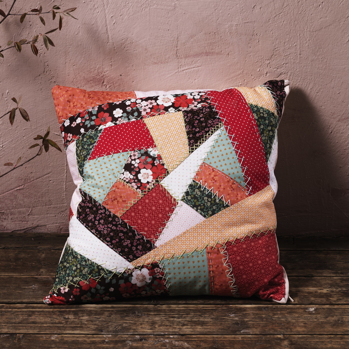 Sew a cushion in patchwork