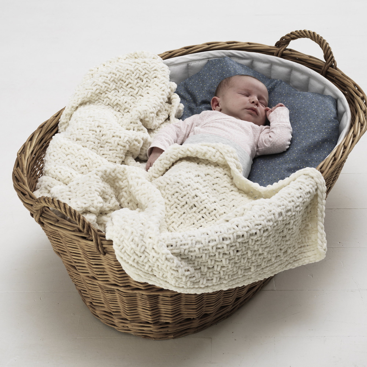 Pehmoinen vauvan peitto neuloen