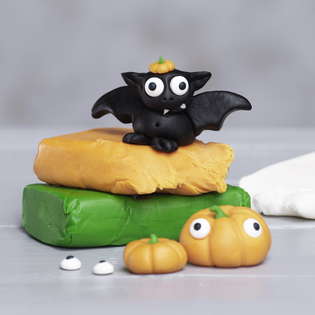 Duka fram sötläskiga halloweenfigurer